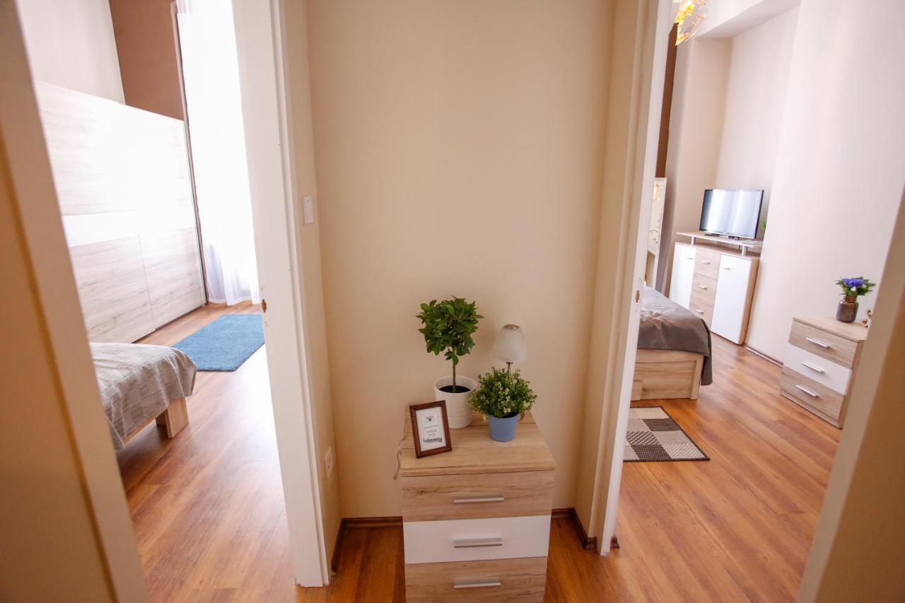 Urania Apartmanhaz Eğri Dış mekan fotoğraf